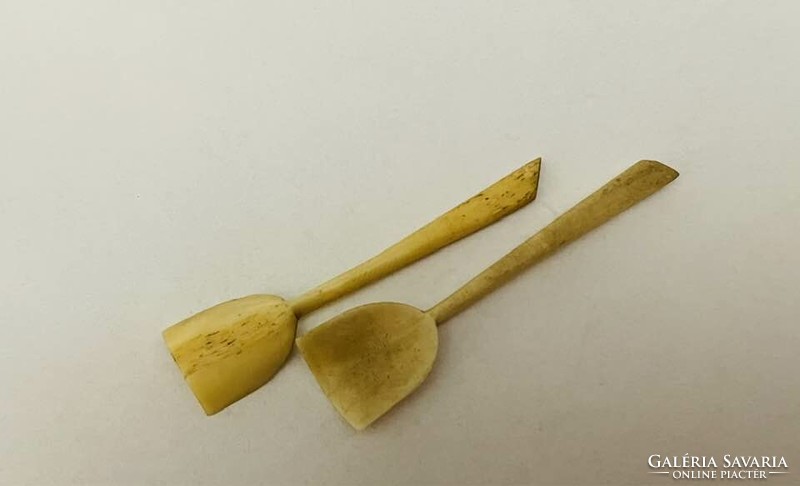 Rare bone spiced spoons