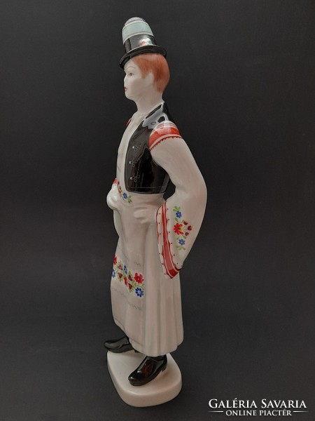 Hollóházi porcelán népviseletes fiú figura, 30 cm