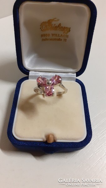 Szép állapotú jelzett ezüst gyűrű nagy rózsaszínű foglalt csiszolt kővel ékítve