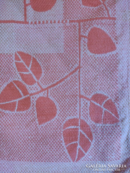 Retro pink white leaf pattern densely woven plaid in excellent condition