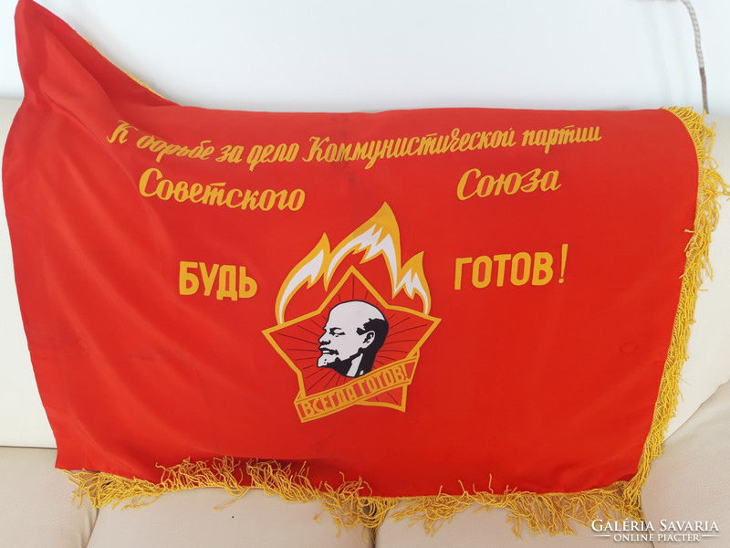 Lenin arcképes szovjet, feliratos selyem zászló