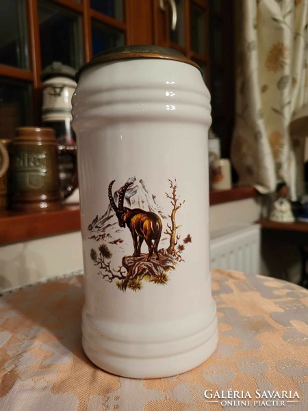 Ceramic beer mug with lid, animal motif