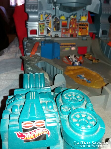 Old hot wheels interactive highway toy lights up and makes sound with 2 small cars according to pictures 39 x 35 x 25