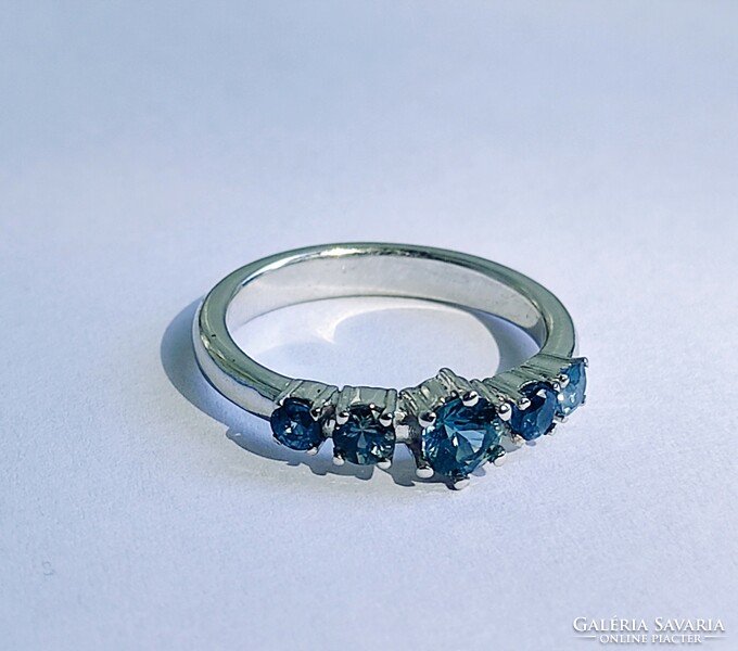 White gold sapphire stone ring