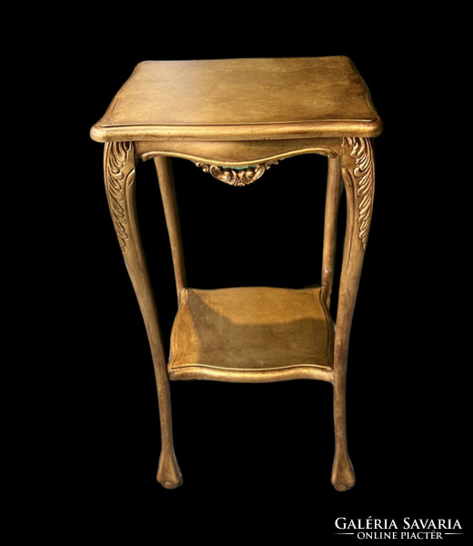 Antik stílusú faragott, fa posztamens kis két szintes téglalap alakú asztalka