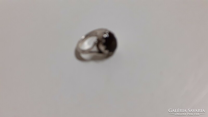 Szep állapotú jelzett ezüst gyűrű mintás foglalatban csiszolt színjátszó jáspis kővel ékítve