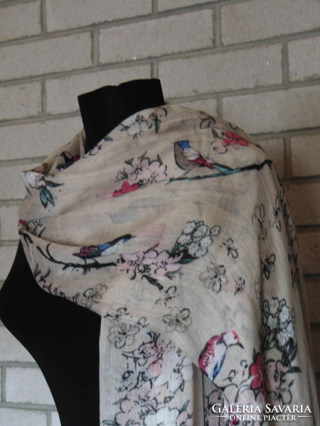 Dreamy scarf with birds and flowers