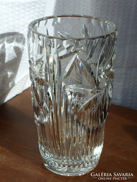 17cm-es gyönyörűen csiszolt Ajka kristály váza hibátlan újszerű