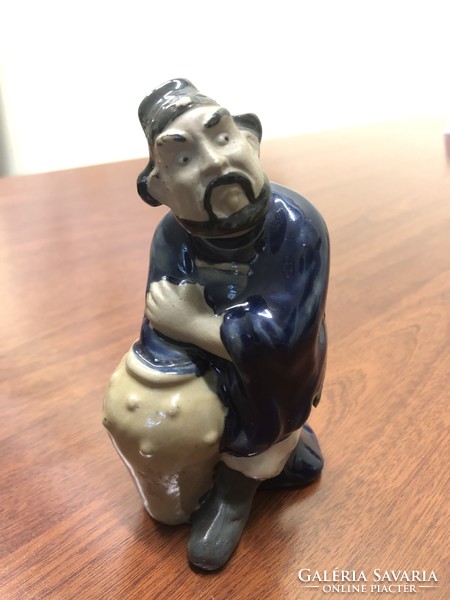 Chinese thief porcelain statue