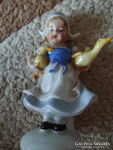 Lippelsdorf GDR German porcelain girl in Dutch folk costume with geese