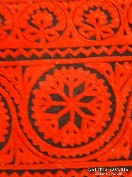 Runner with cloth applique