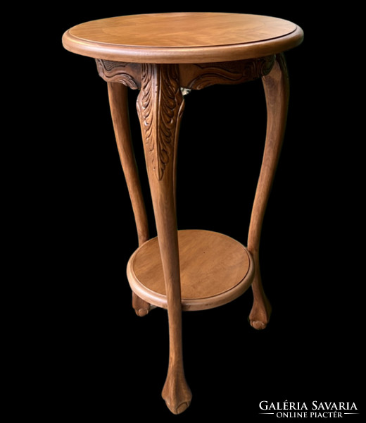 Antik stílusú faragott, fa posztamens kis két szintes kör asztalka