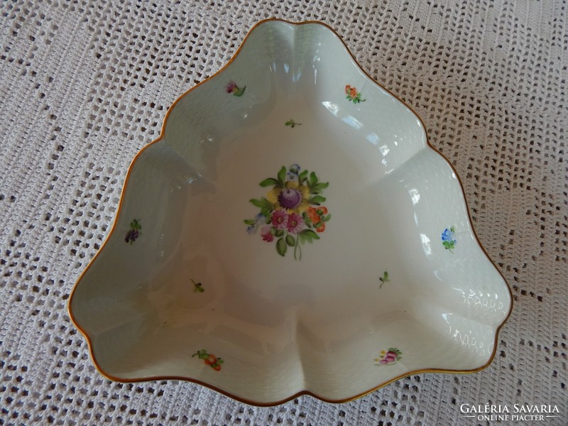 ﻿Herend flower pattern dinner set for 4 people