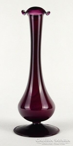 1O673 Hibátlan lila színű fújt talpas üveg váza 20.5 cm