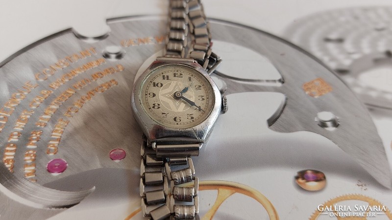 (K) antique Swiss women's mechanical watch
