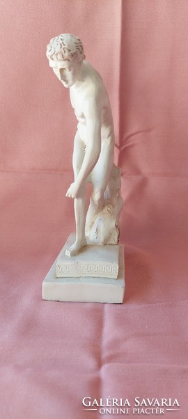 Polyresin statue 23 cm high