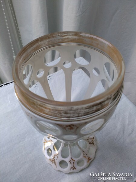 Biedermeier hántolt, aranyozott antik talpas üveg pohár kb. 1850-ből