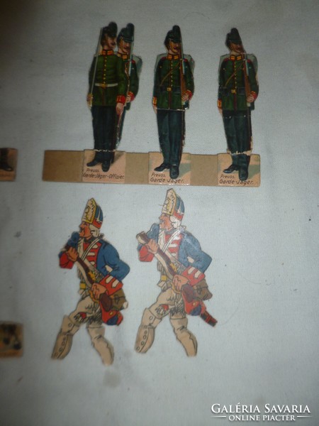 Régi monarchiás társasjáték papír katonák