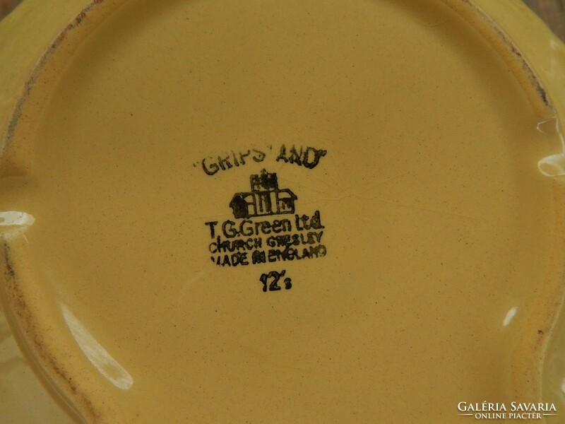 Clay ceramic dough-leavener, mixing bowl. / You can see il in the shows of Gordon Ramsay and Jamie Oliver