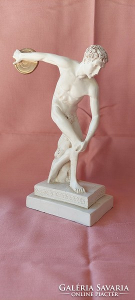 Polyresin statue 23 cm high