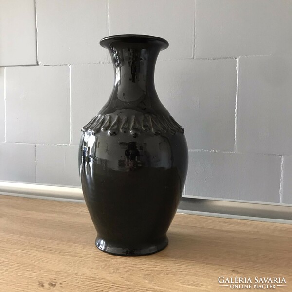 Fekete kerámia váza