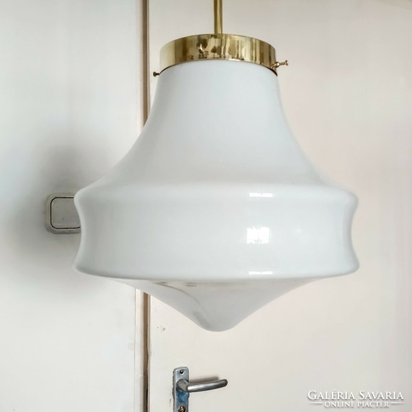 Art deco réz mennyezeti lámpa felújítva - nagy méretű, ritka formájú tejüveg búra