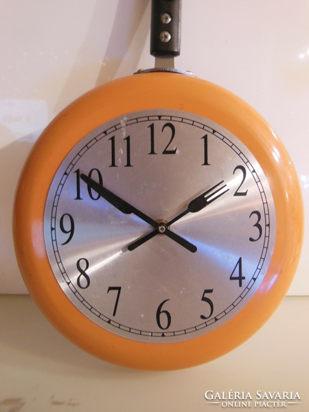 Wall clock - 42 x 24 x 4 cm - pan-shaped - retro - Austrian - flawless