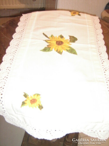Beautiful vintage sunflower pattern with embroidered crocheted woven tablecloth running