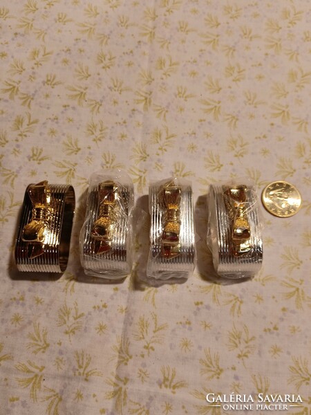 4 silver-plated napkin rings in a box