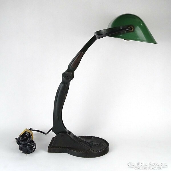 1O987 old military cast iron front lamp with metal base