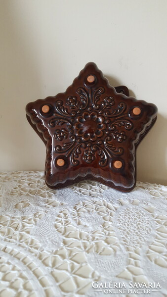 Star-shaped, flower-patterned ceramic baking dish