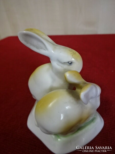 Hollóházi porcelán figura, kézzel festett nyuszi páros. magassága 7,5 cm. Jókai.