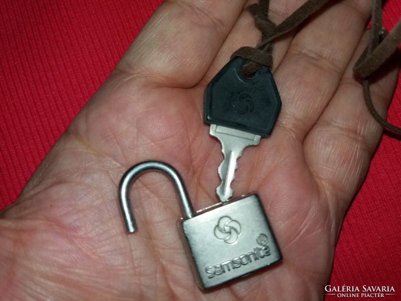 Old samsonite suitcase / bag lock with key as shown in the pictures