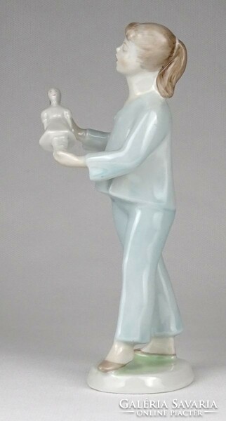 1O620 Babázó kislány Hollóházi porcelán figura 17 cm