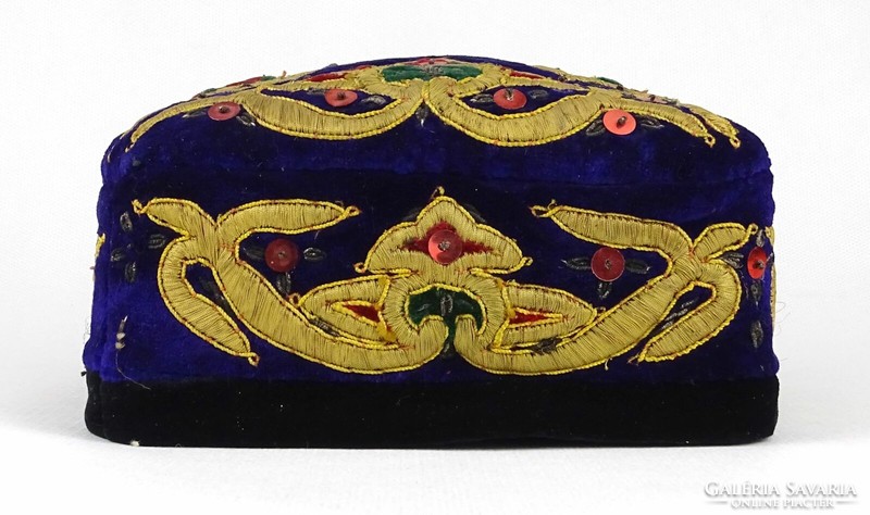 1O810 Régi hímzett fekete tadzsik-üzbég tubeteika fejfedő kalap