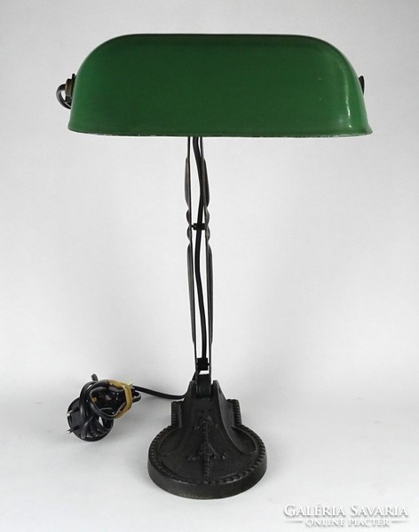 1O987 old military cast iron front lamp with metal base