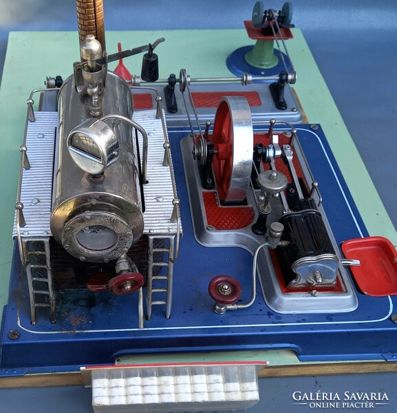Wilesco steam engine model works, see the video!