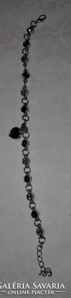 Bracelet (but can also be an anklet)