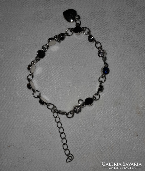 Bracelet (but can also be an anklet)