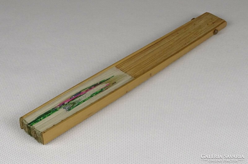 1O801 Kézi festéssel díszített bambusz legyező 39 cm