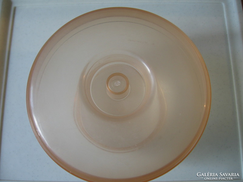 Retro hard plastic pink bowl with lid