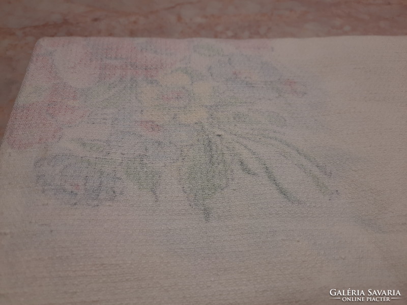 Retro decorative canvas with a vivid floral pattern? Tablecloth 120 x 110 cm