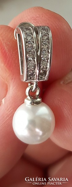 Silver-plated pearl earrings.
