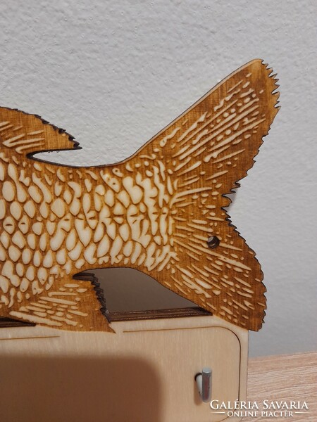 Fish-shaped wall key holder