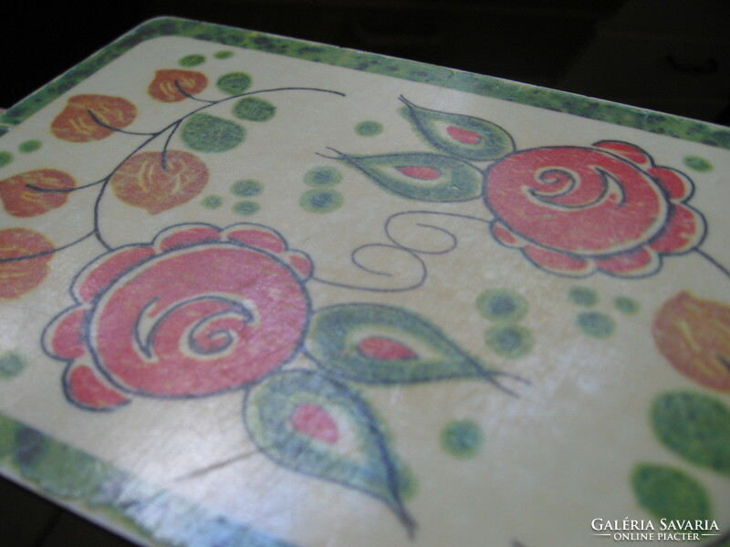 Retro floral plastic cutting board