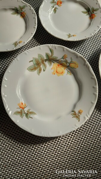 Zsolnay sárga rózsás tányér