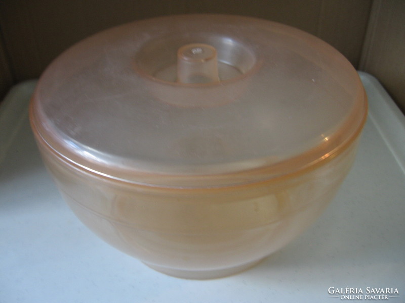 Retro hard plastic pink bowl with lid