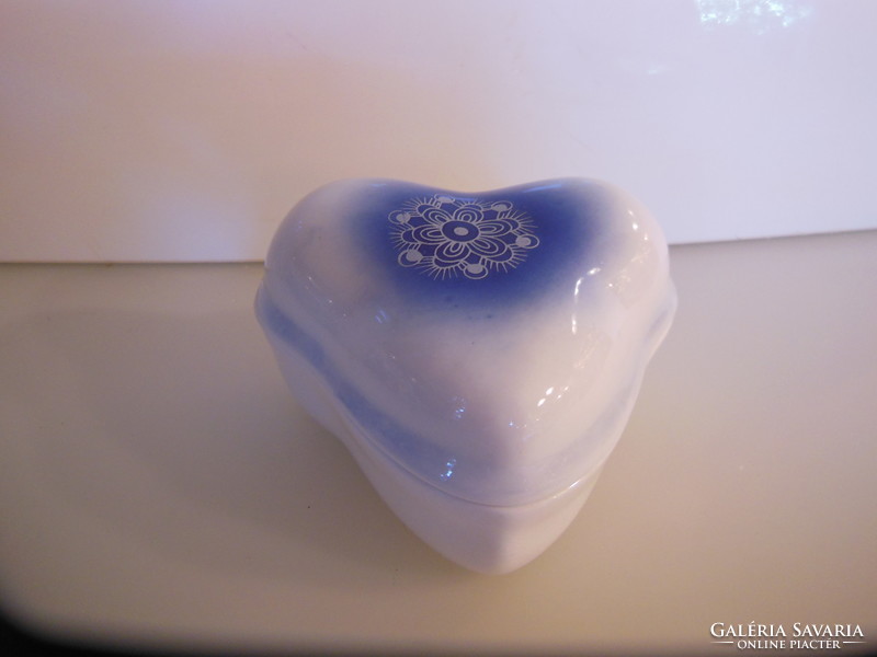 Bonbonier - cero - heart-shaped - 12 x 11 x 7 cm - beautiful - porcelain - flawless