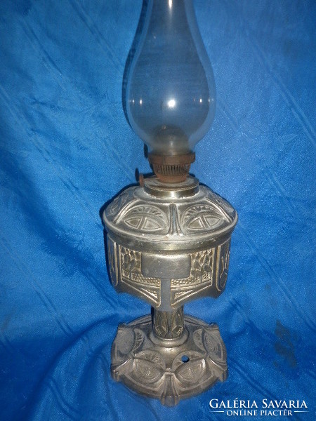 Antik nagyméretű fém asztali szecessziós petróleum lámpa