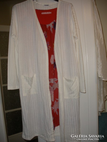 Cream white robe, m